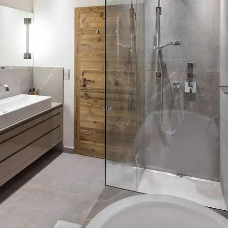Apartament 5br Stunning In - What'app - 0034-635-520-036 - For Reservations! *